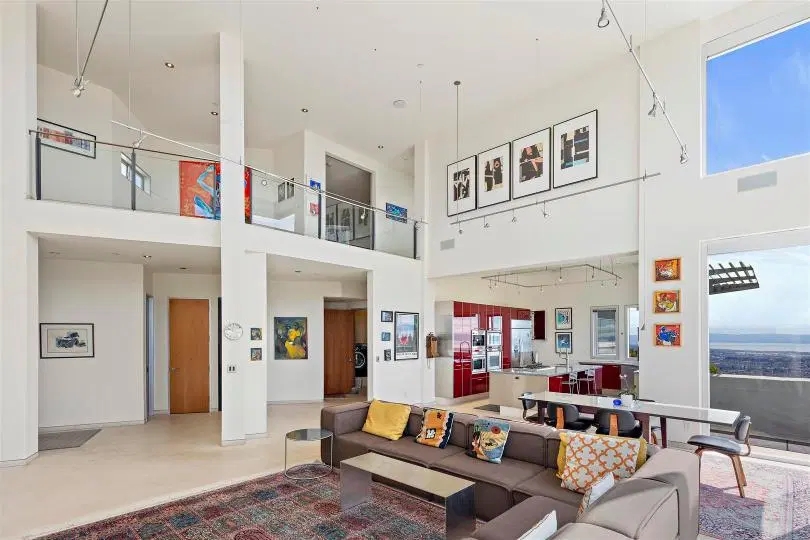 凯文-杜兰特位于奥克兰的一栋豪宅以5998888美元的价格挂牌出售。